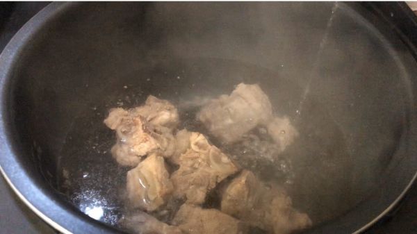 新加坡经典美食：肉骨茶