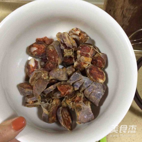 花菜烧香肠的做法