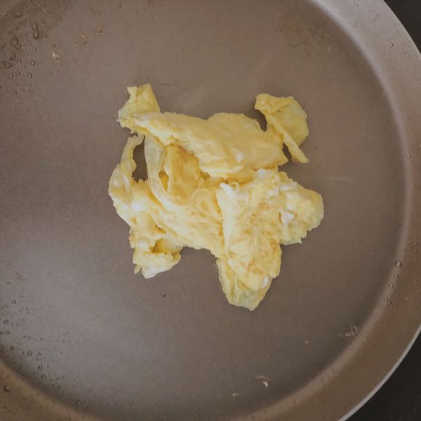 鸡蛋火腿番茄三明治