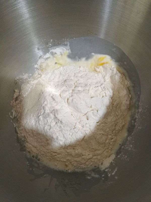 丑萌兔豆沙面包