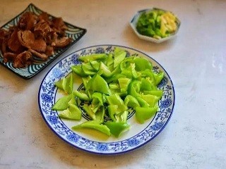 尖椒炒猪心怎么做？