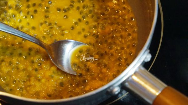 意式奶油布丁配百香果沙司