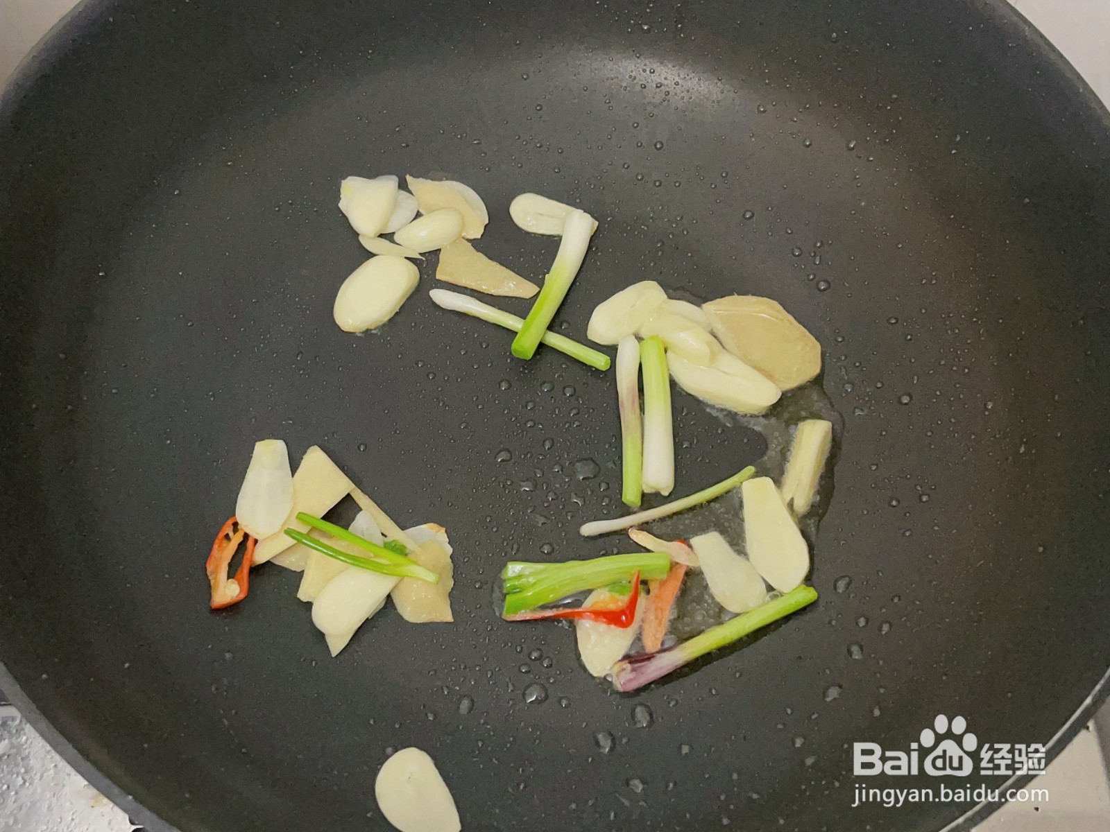 酸笋鸡腿煲怎么做