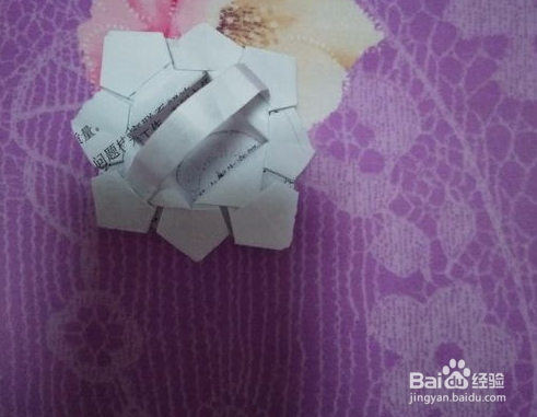 漂亮的纸花篮折法