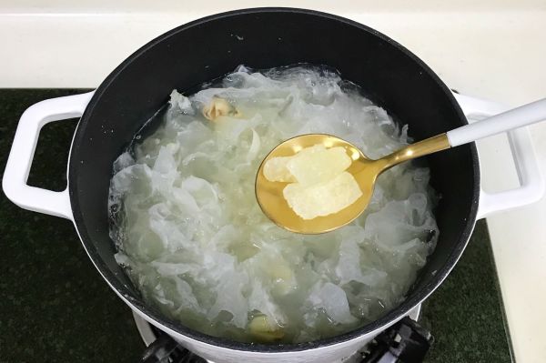 木瓜银耳莲子甜汤