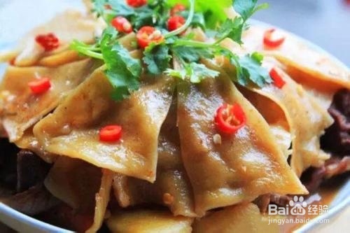 巴里坤羊肉焖饼子做法