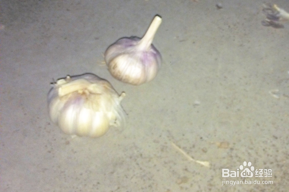 快速省力的剥蒜方法
