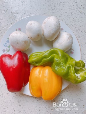 彩椒口菇鸡腿丁的做法