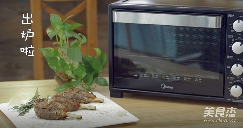 法式迷迭香烤羊腿