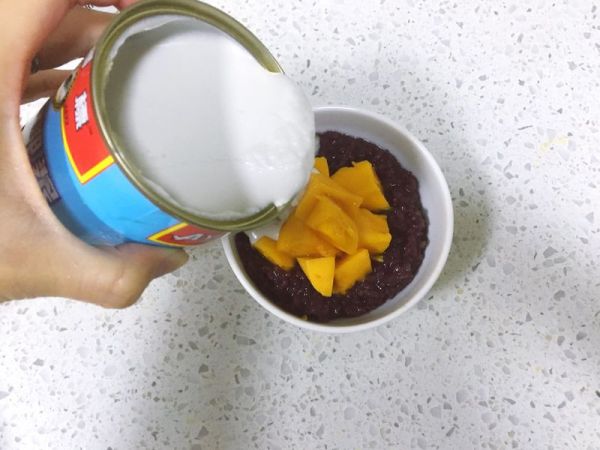 椰浆芒果紫米粥