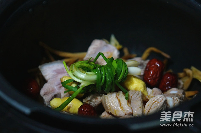 金针菜炖五花肉