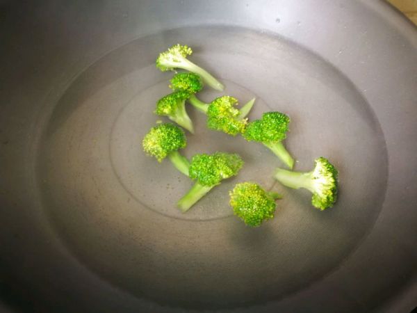 腊肠鸡腿煲仔饭