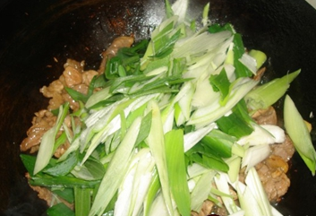 葱炒肉的做法