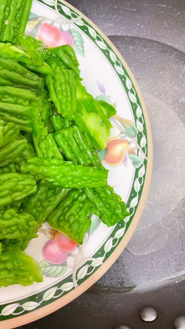 豆豉鲮鱼炒苦瓜