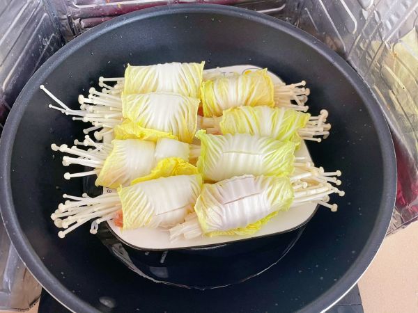 蒜蓉娃娃菜金针菇肉卷