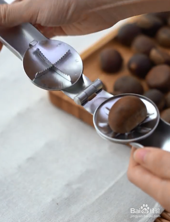 剥栗子神器怎么用