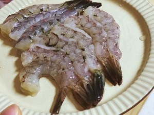 生虾怎么剥壳