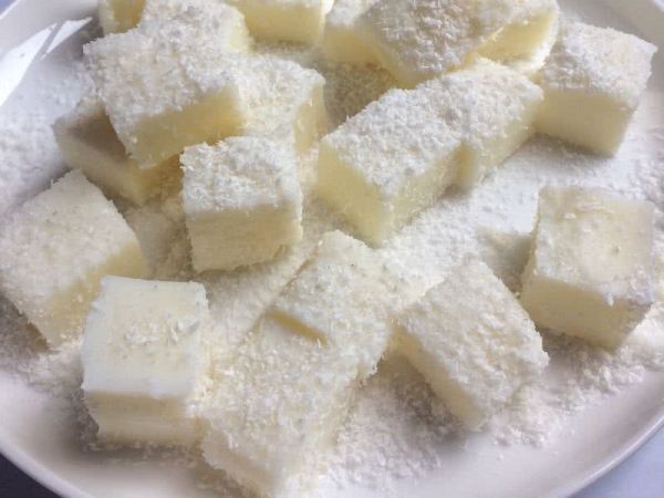 蔓越莓椰蓉牛奶小方
