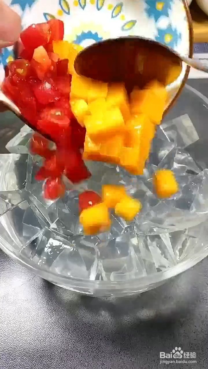 如何制作水果冰凉果冻？