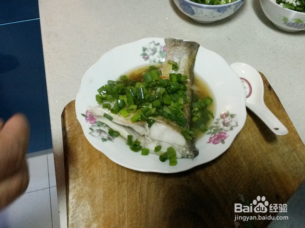葱油鱼(鳊鱼)的做法