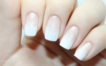 自学美甲教程哪种好、教你画小鹿型美甲小教程