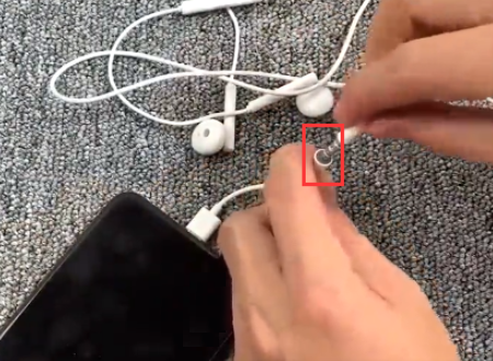 oppo手机,r8107的耳机插孔在哪