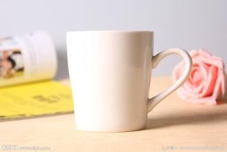 如何去除茶杯里的茶渍