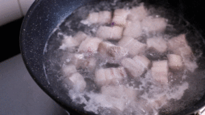 美味的逆天啦——鹌鹑蛋烧肉烧制方法!