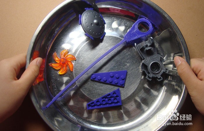 如何教孩子玩积木旋转陀螺