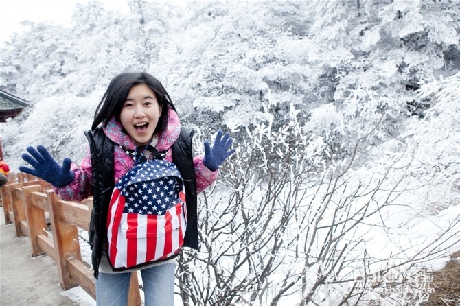 女生拍照如何雪中拍照\如何拍雪景(本人演示)