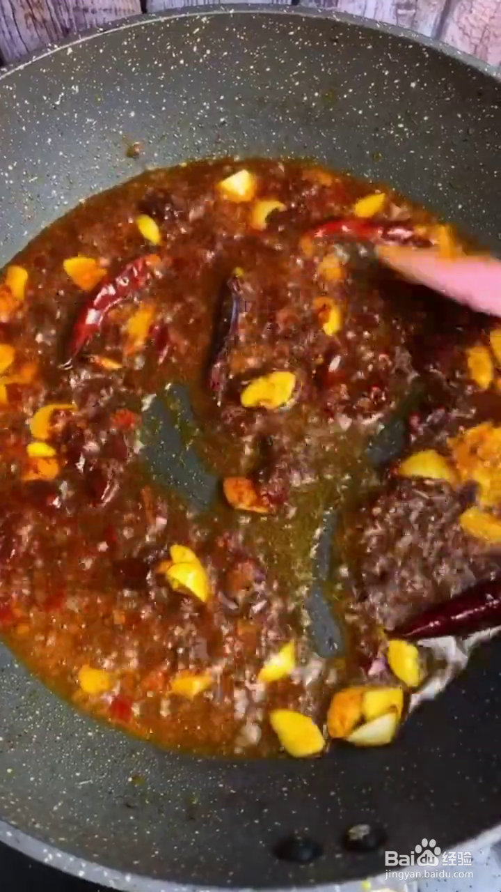 如何制作麻辣好吃的虎皮鸡蛋？