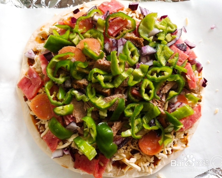 厨爸教你做青椒牛肉培根烤肠披萨