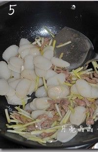 江南人最钟爱的年糕吃法－－韭黄肉丝炒年