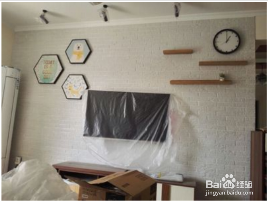 一个小小的创意挂法可以让您的墙壁充满生气活力