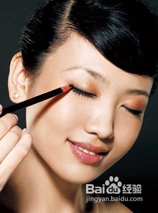 内眼线持久10小时的秘诀