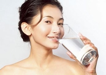 这样喝水能有效排出宿便！