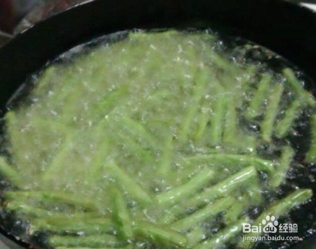 怎么做一道美味的五花肉丝炒四季豆？