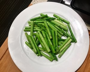 蛋炒芦笋的做法