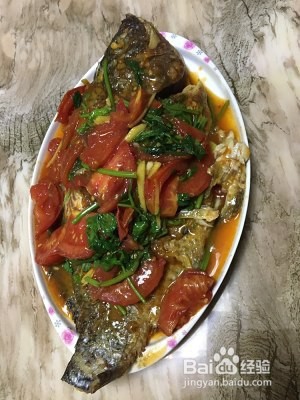 食补佳品番茄豆腐炖鲫鱼的做法