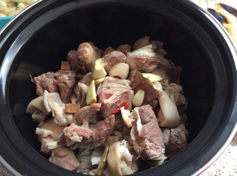 用电饭煲可以炖羊肉吗