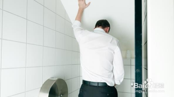 一喝水就内急和喝水不上厕所的人,哪个更健康?