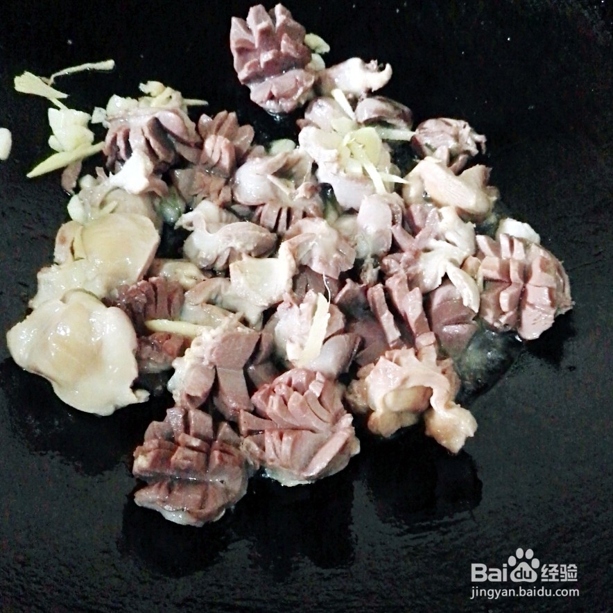 鸡肫炒辣椒的做法