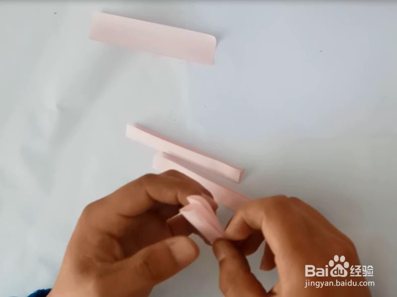 小风车的折法很简单的哦！