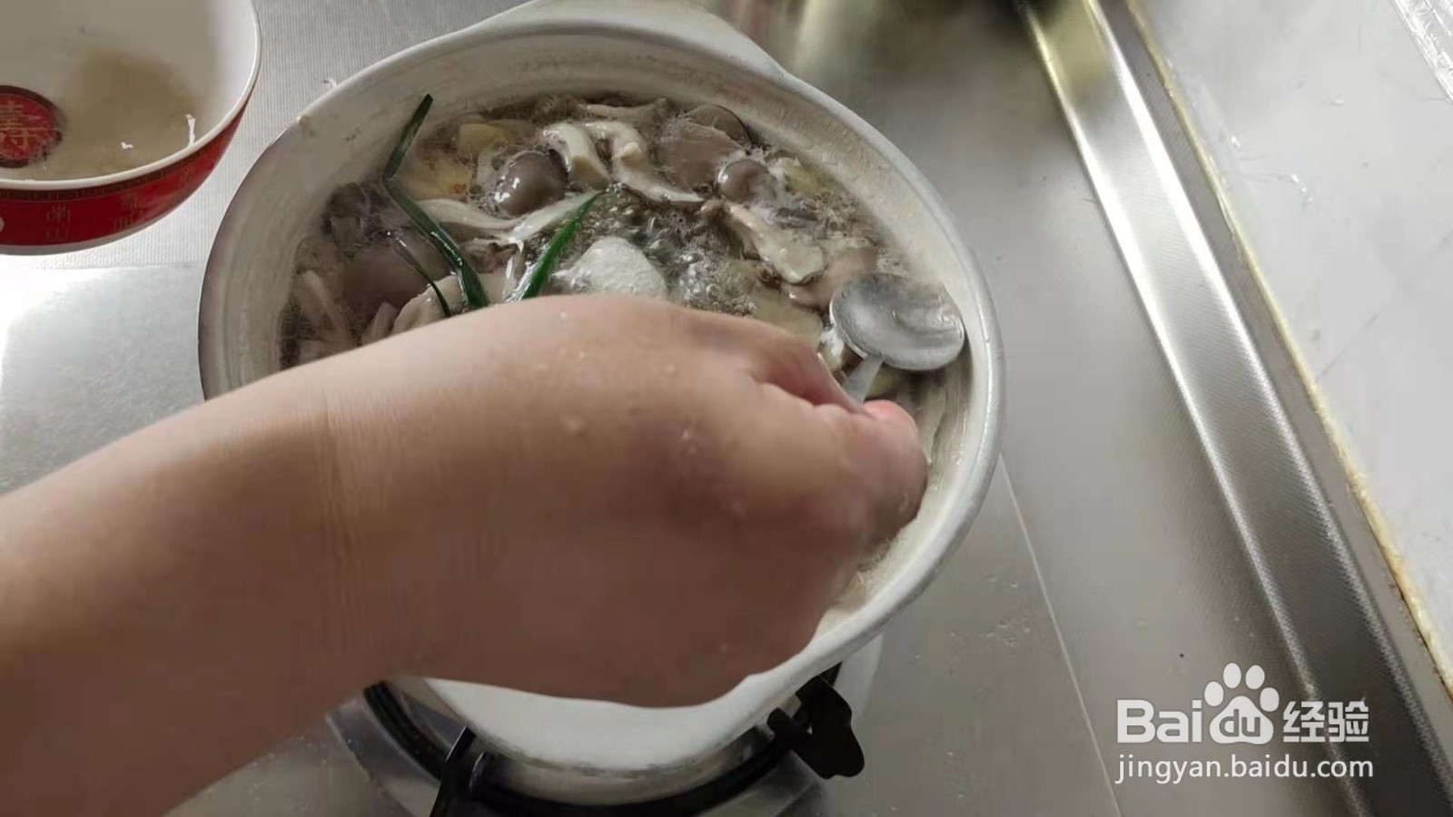 好吃又有营养，还不会变胖的排骨蘑菇汤