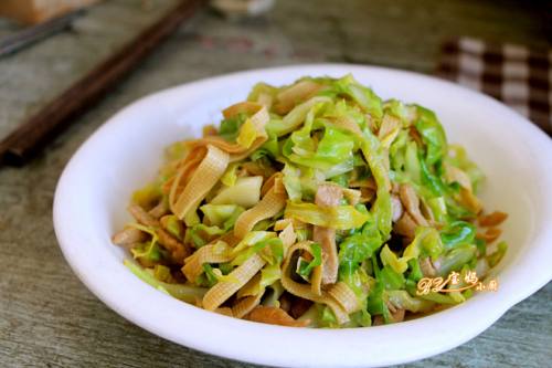 圆白菜炒干豆腐丝