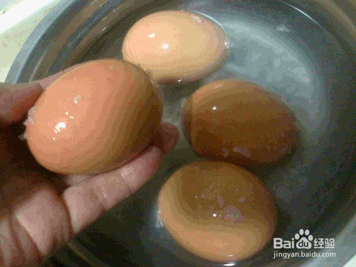 <b>鸡蛋为什么煮后用凉白开水沁泡</b>