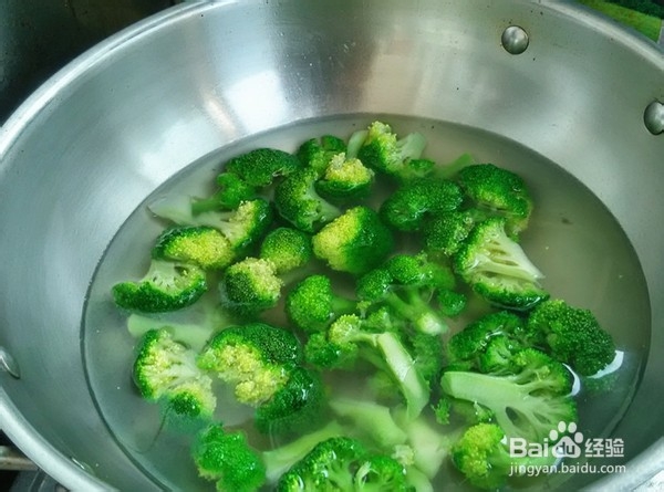 如何制作蒜香西兰花
