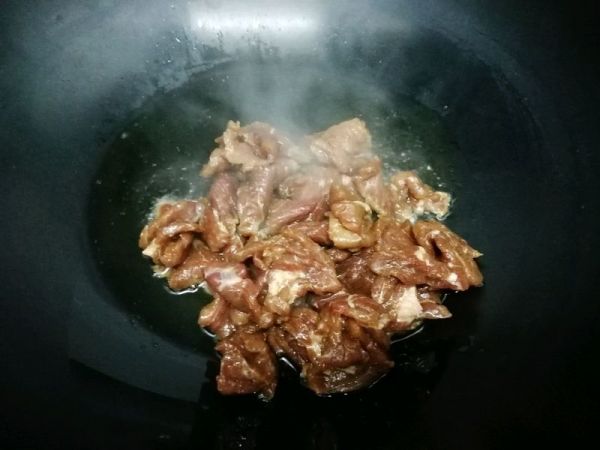 牛肉炒青蒜胡萝卜