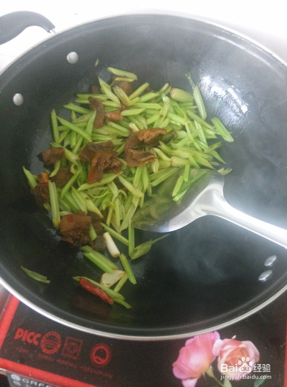 芹菜炒肉的做法