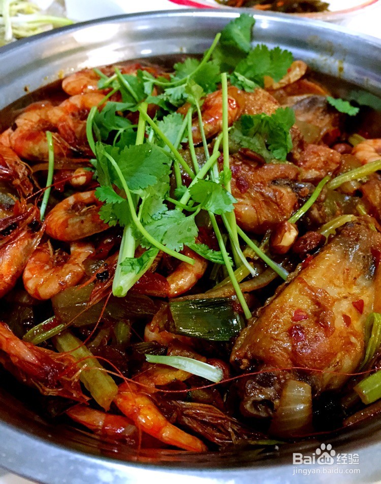 香辣干锅(鸡翅+河虾)的做法